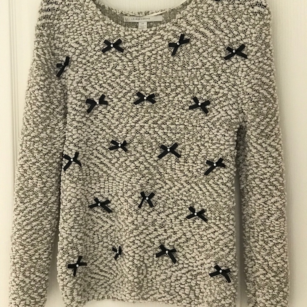 Cream LC Lauren Conrad bow&pearl Sweater